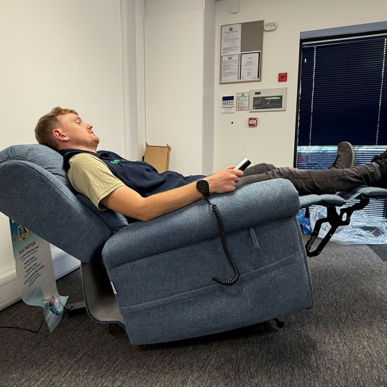 Dallux Everest Chair Tilt-in-Space Recliner raises legs above hip