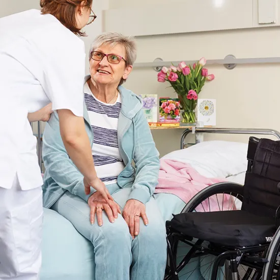 ROHO Mosaic Air Cell Wheelchair Cushion for Everyday Comfort - patient with worker