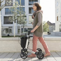 Gemino 30 Speed Control Rollator in action 