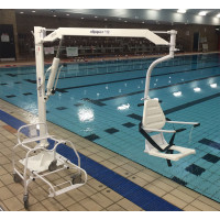 Oxford Dipper Pool hoist with Ranger Seat by pool