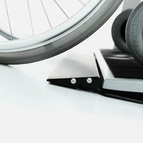 seca-685-multifunctional-handrail-and-wheelchair-scale-for-safe-and-precise-patient-weighing-ramp-access