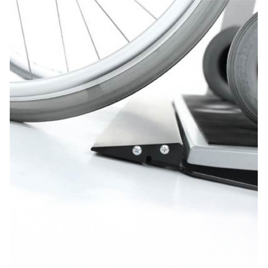 seca-685-multifunctional-handrail-and-wheelchair-scale-for-safe-and-precise-patient-weighing-ramp-access