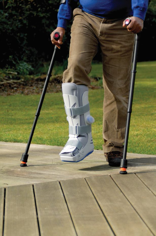 Flexyfoot Closed Cuff Anatomic Grip Crutch